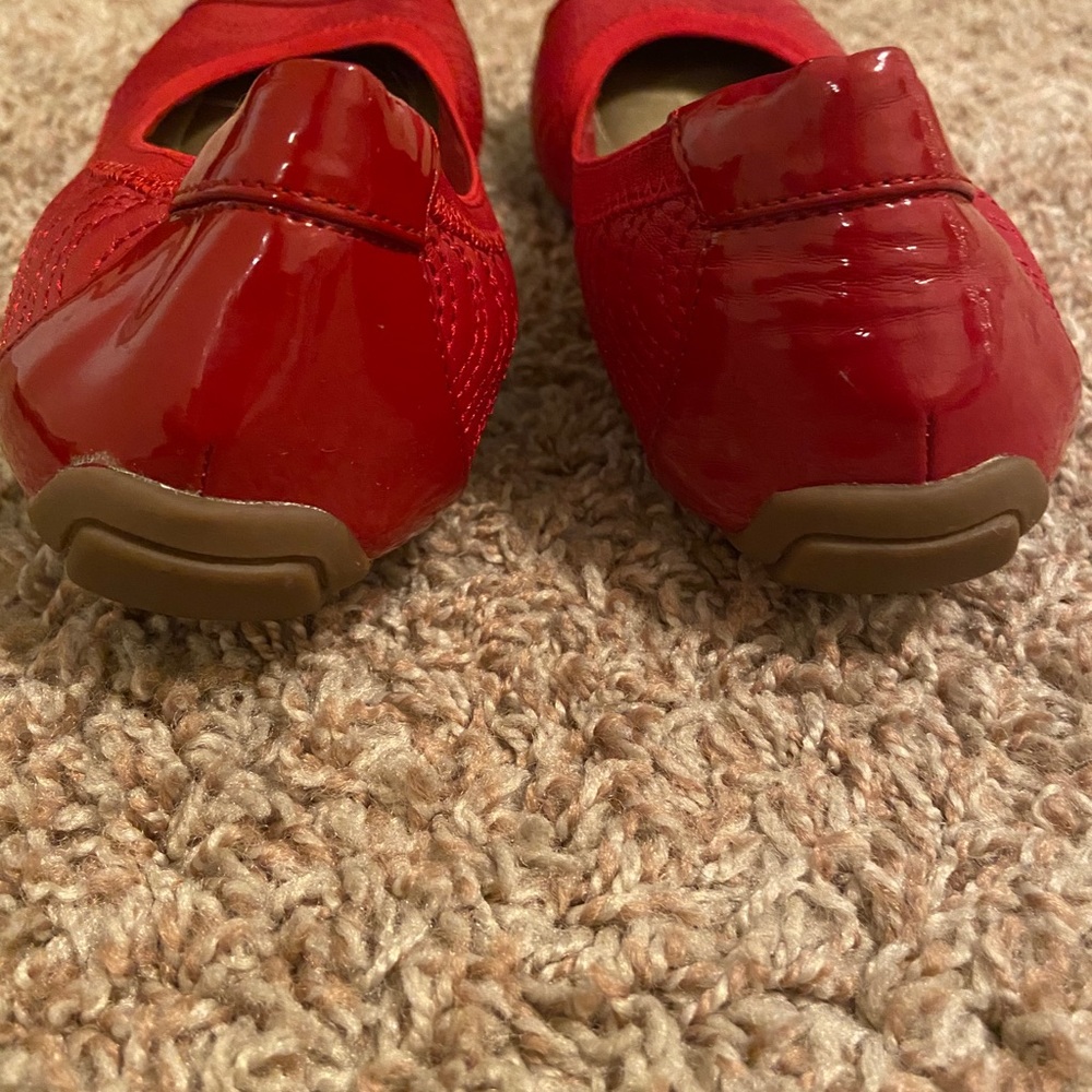 Flats - Picture 3 of 5